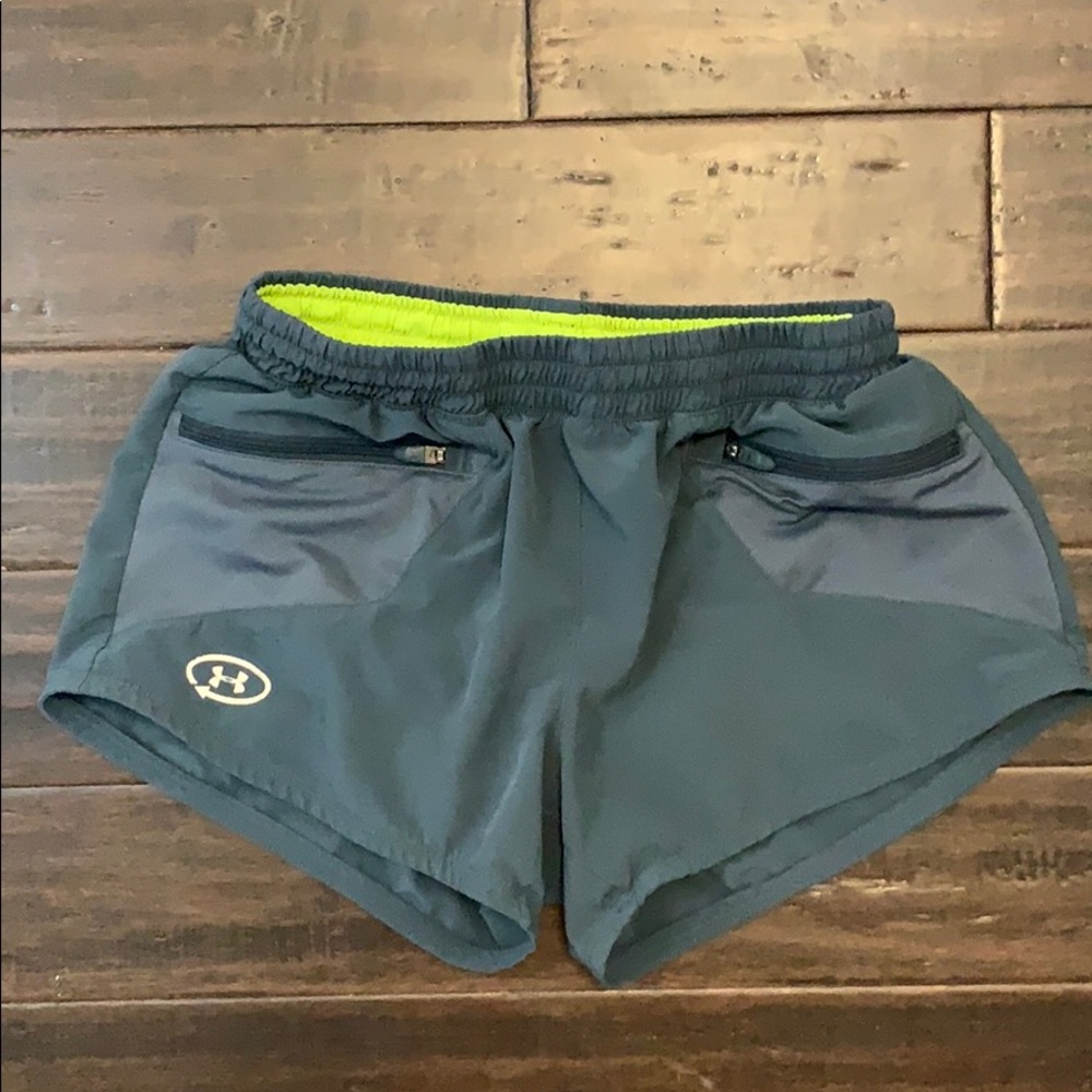 XS Underarmor Shorts - workout shorts